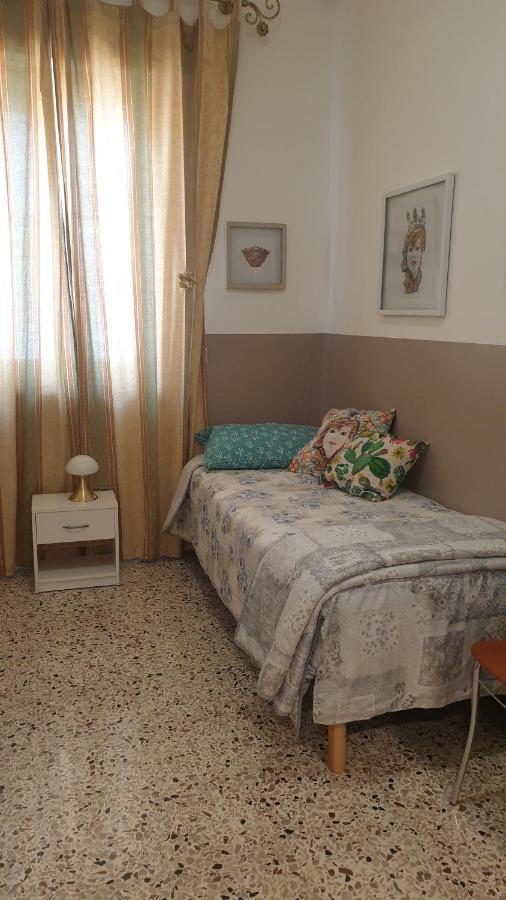 I Mori In Campidoglio Affitta Camere 圣亚加塔·迪·米利特 外观 照片