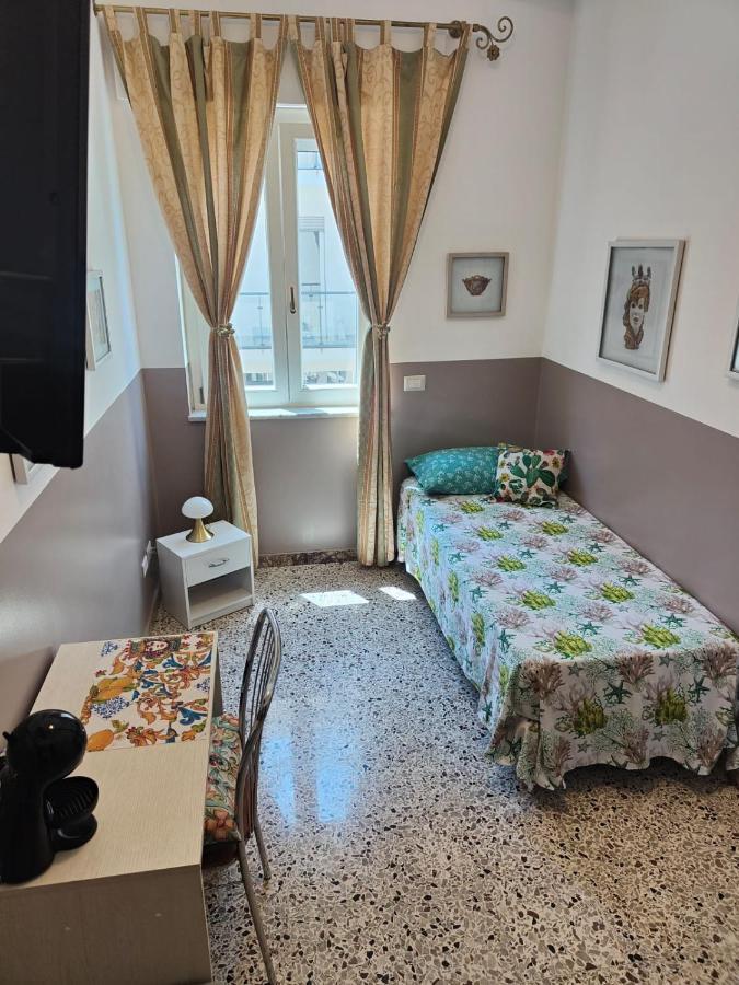 I Mori In Campidoglio Affitta Camere 圣亚加塔·迪·米利特 外观 照片