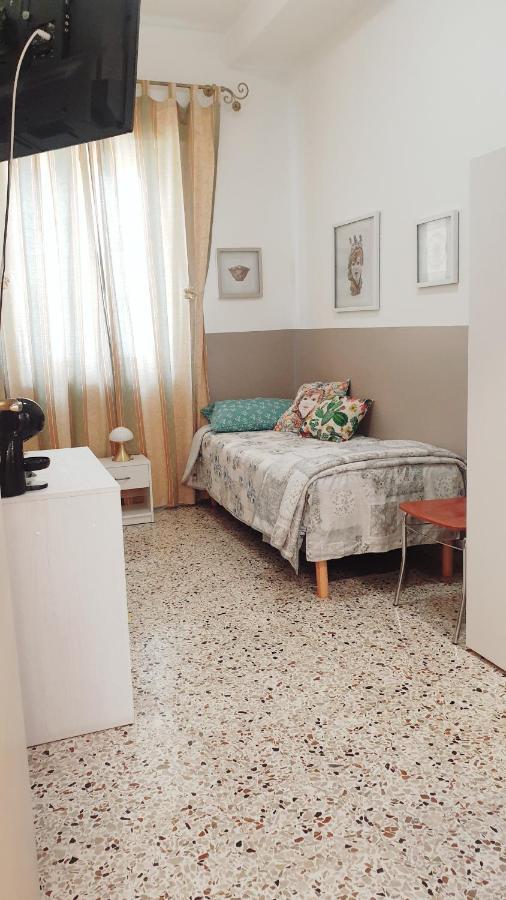 I Mori In Campidoglio Affitta Camere 圣亚加塔·迪·米利特 外观 照片