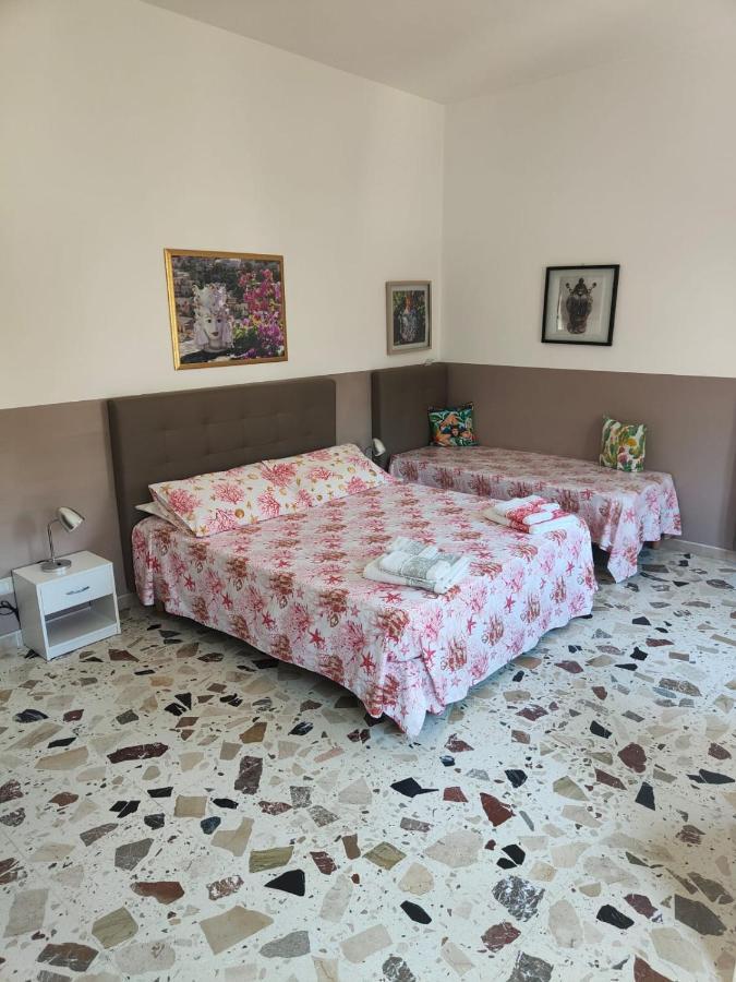 I Mori In Campidoglio Affitta Camere 圣亚加塔·迪·米利特 外观 照片