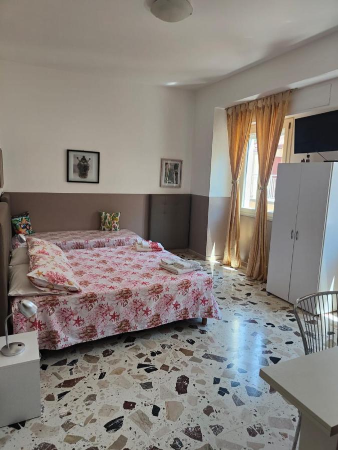I Mori In Campidoglio Affitta Camere 圣亚加塔·迪·米利特 外观 照片