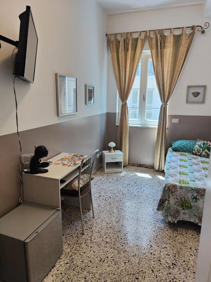 I Mori In Campidoglio Affitta Camere 圣亚加塔·迪·米利特 外观 照片