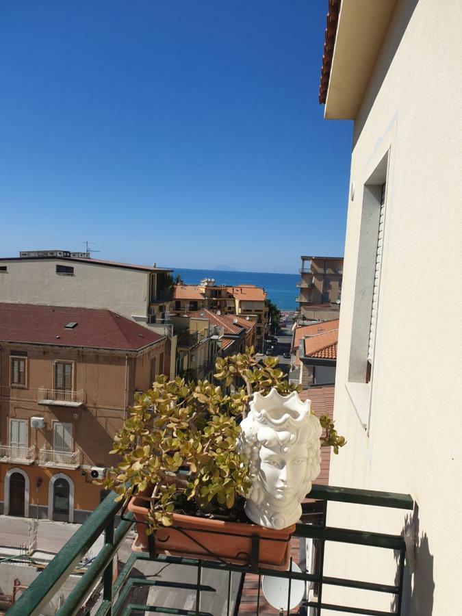 I Mori In Campidoglio Affitta Camere 圣亚加塔·迪·米利特 外观 照片