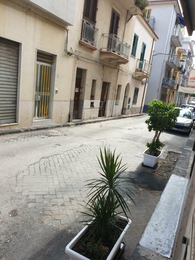 I Mori In Campidoglio Affitta Camere 圣亚加塔·迪·米利特 外观 照片